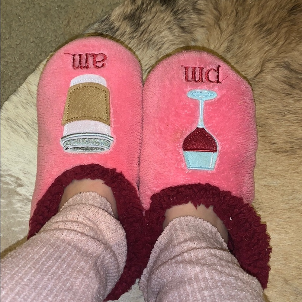 Fuzzy slippers size 6 1/2-7